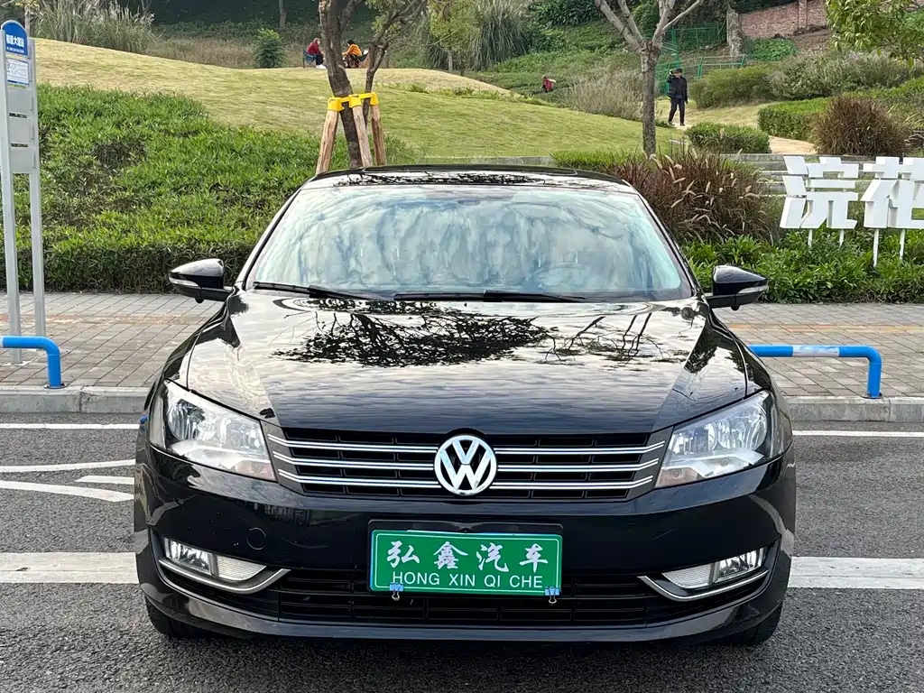 VOLKSWAGEN PASSAT 2012