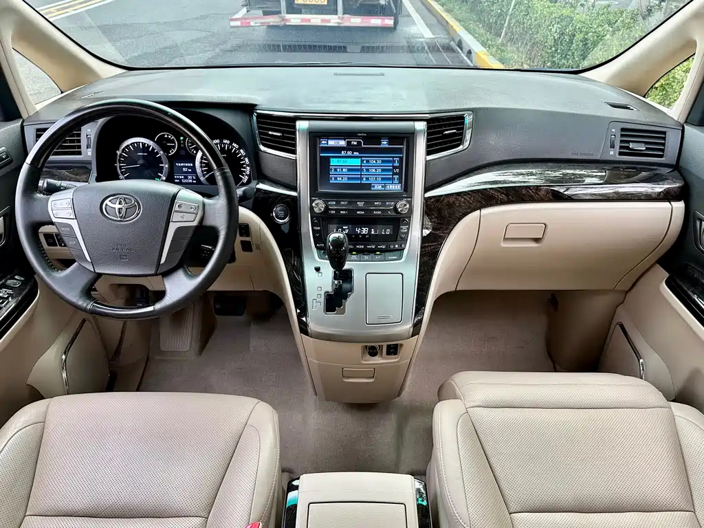 TOYOTA ALPHARD 2012