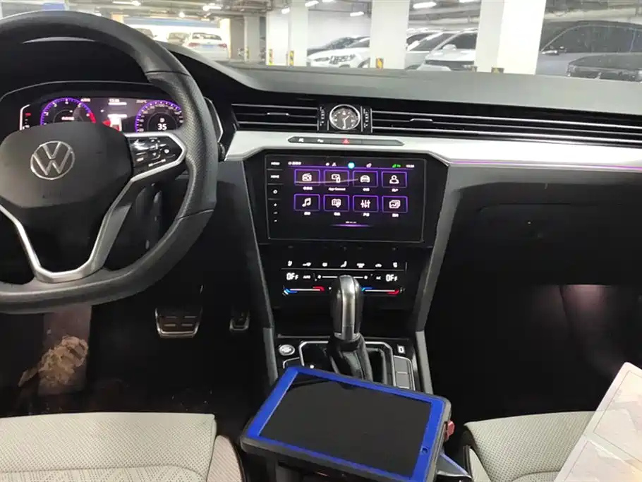 VOLKSWAGEN MAGOTAN 2023