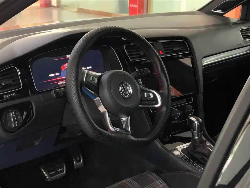 VOLKSWAGEN GOLF GTI 2018