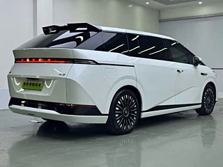 XPENG MOTORS X9  2025 YEAR 740 RANGE MAX 2025