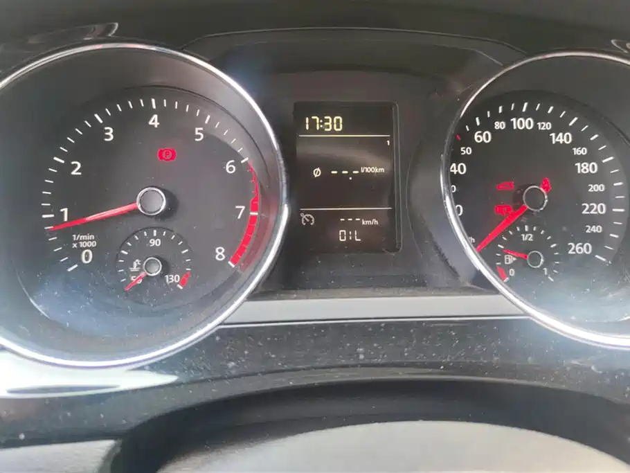VOLKSWAGEN SAGITAR 2015
