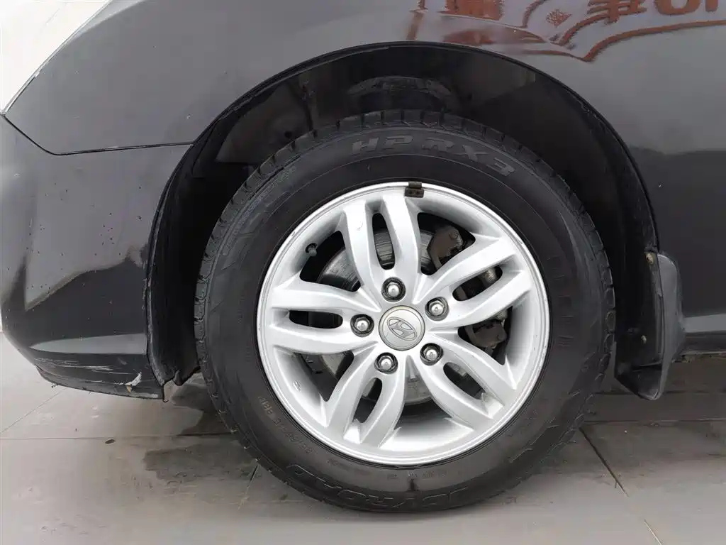 HYUNDAI CELESTA 2012