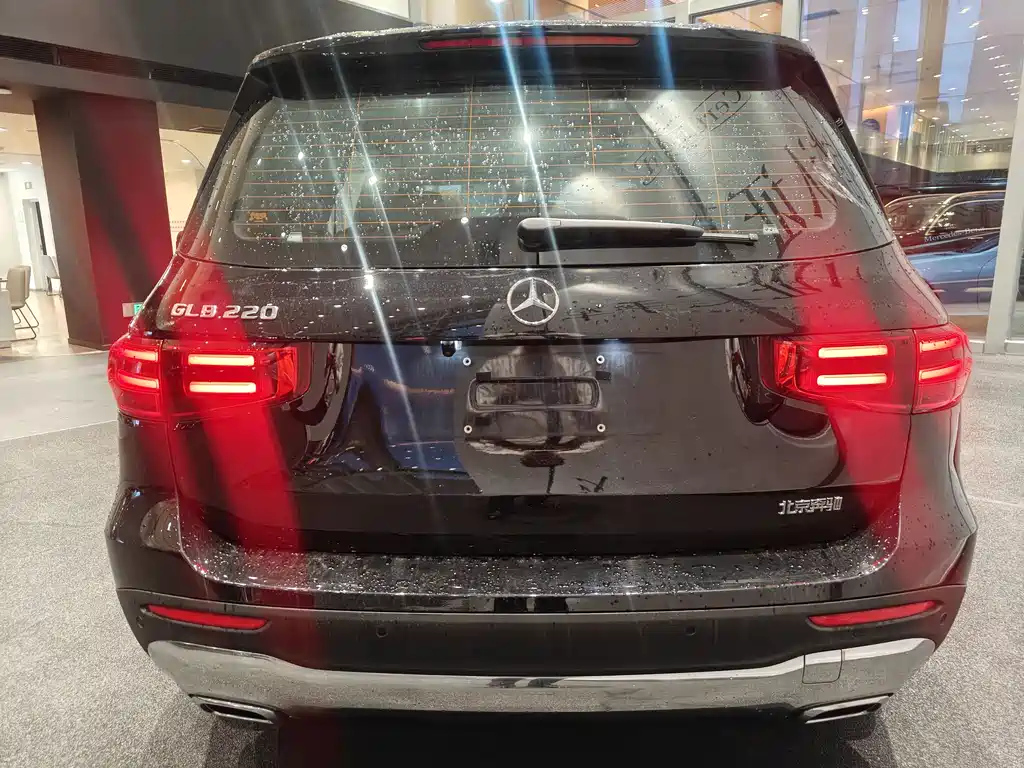 MERCEDES BENZ GLB 2023