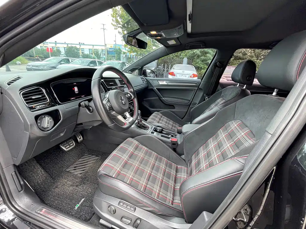 VOLKSWAGEN GOLF GTI 2018