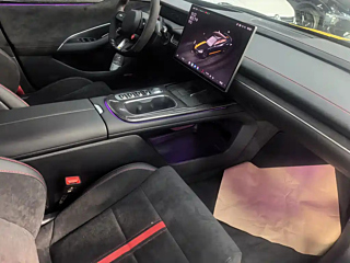XIAOMI AUTO SU7 ULTRA  2025 YEAR ULTRA 2025