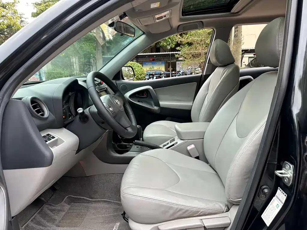 TOYOTA RAV4 RONGFANG 2011