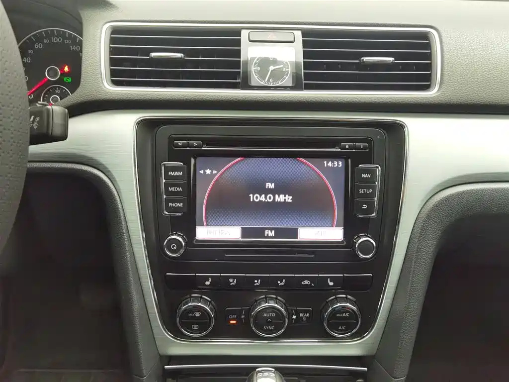 VOLKSWAGEN PASSAT 2015