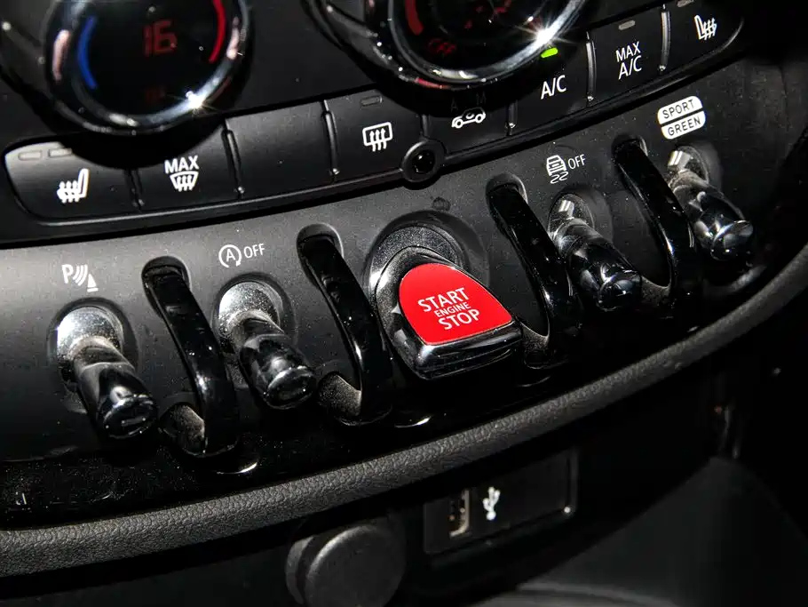 MINI CLUBMAN 2023