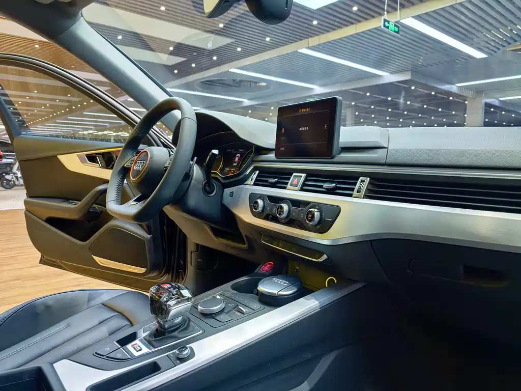 AUDI A4L 2019