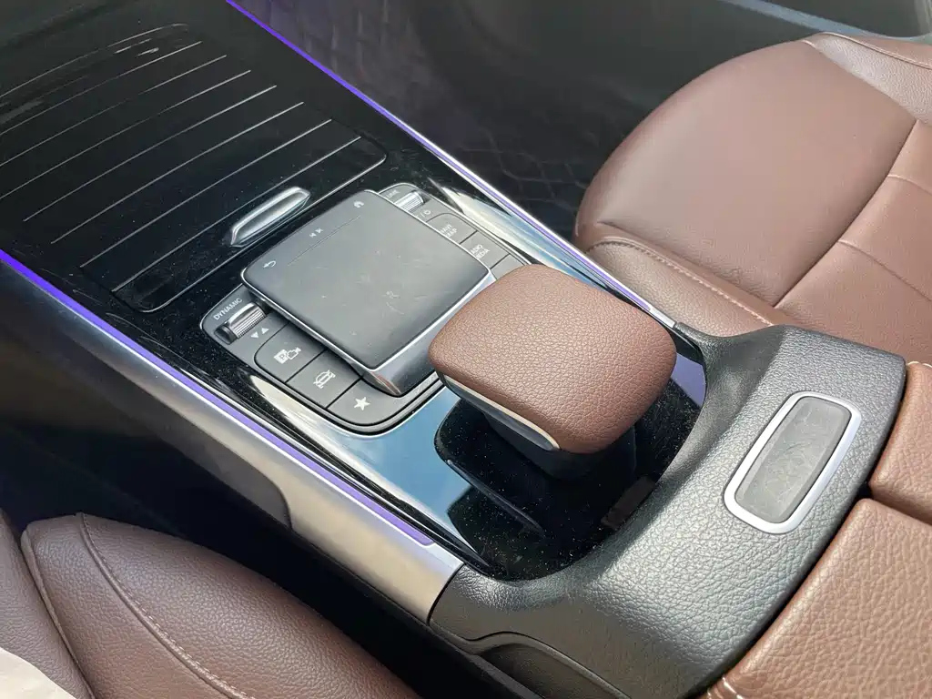 MERCEDES BENZ GLB 2023