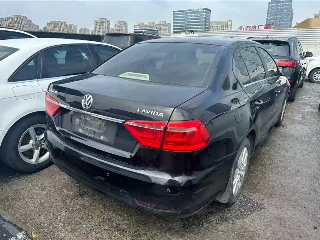 VOLKSWAGEN LAVIDA 2013