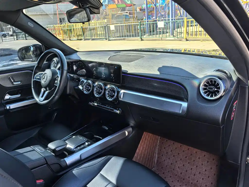 MERCEDES BENZ GLB 2023