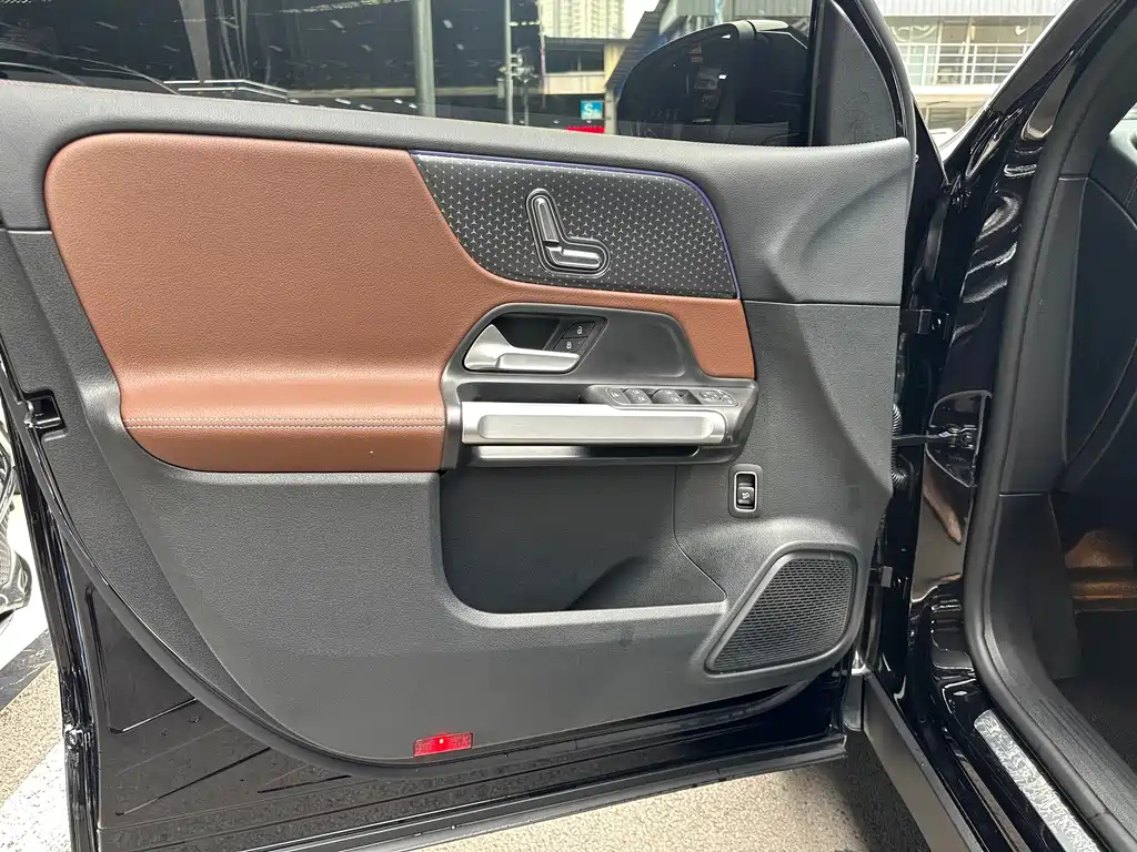 MERCEDES BENZ GLB 2025