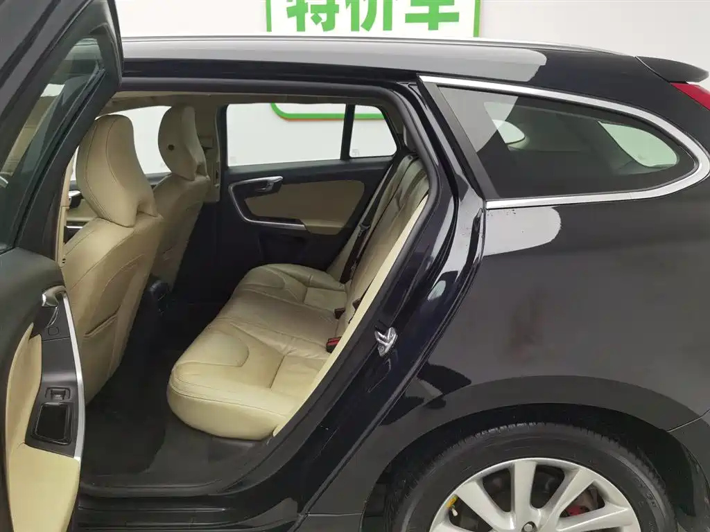 VOLVO V60 2014