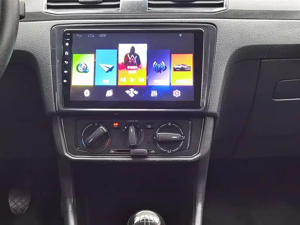 VOLKSWAGEN SANTANA 2016
