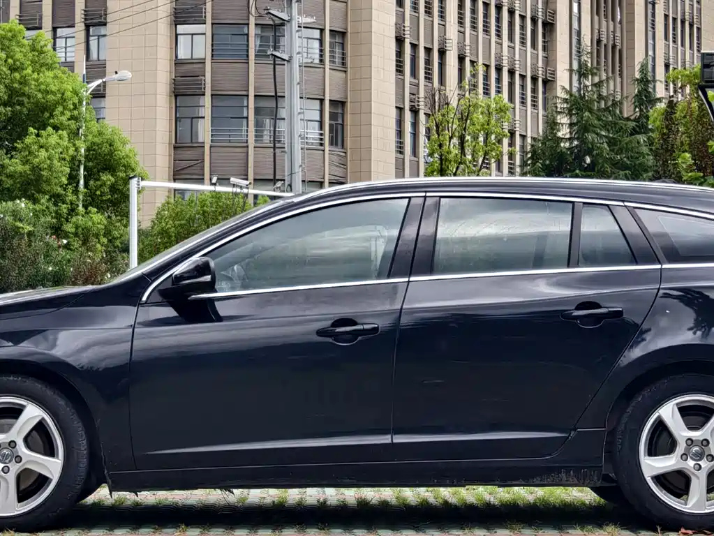 VOLVO V60 2013