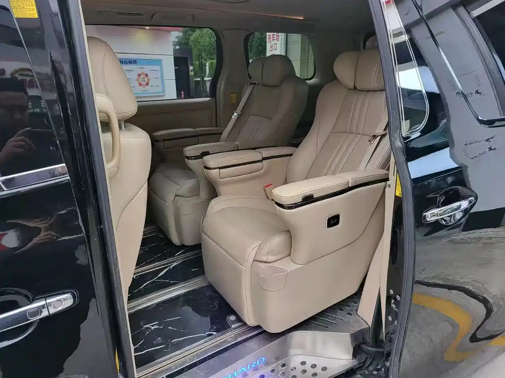 TOYOTA ALPHARD 2012