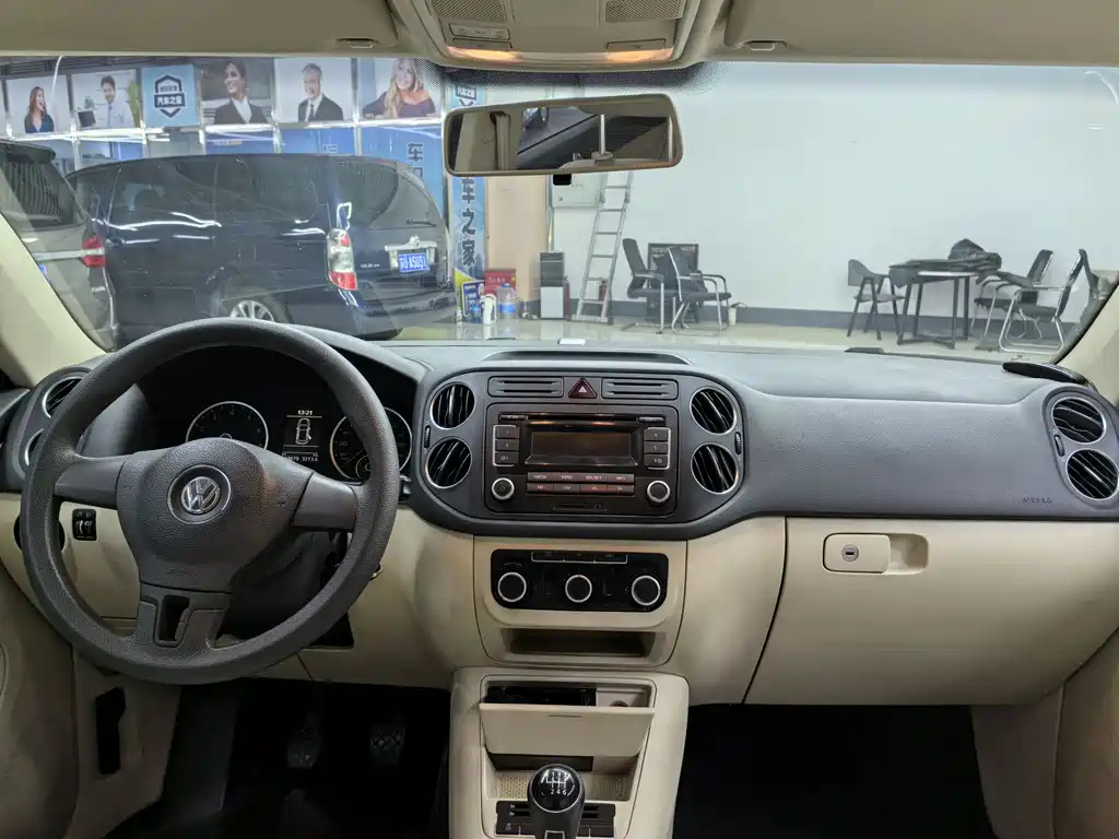VOLKSWAGEN TIGUAN 2012