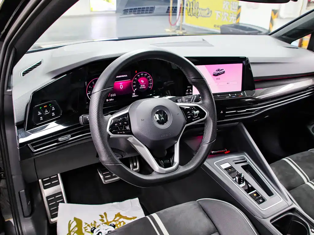 VOLKSWAGEN GOLF 2022