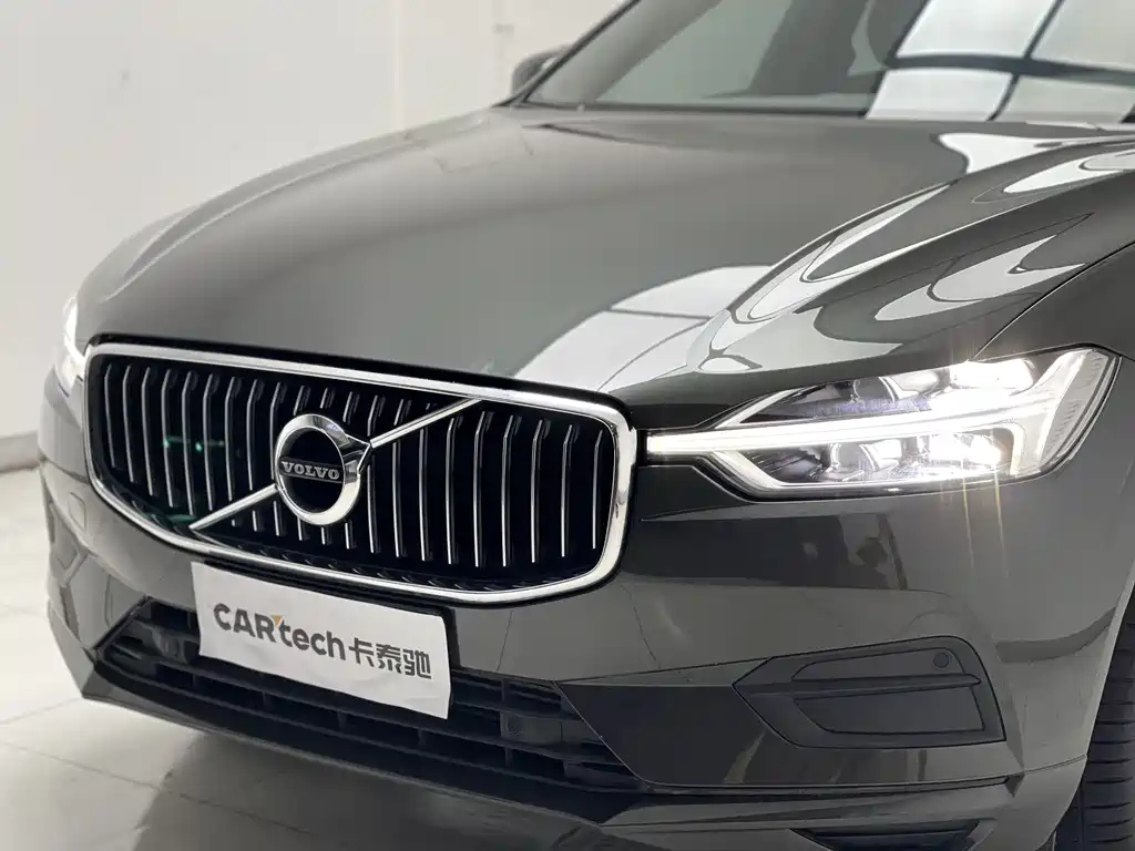 VOLVO XC60 2018