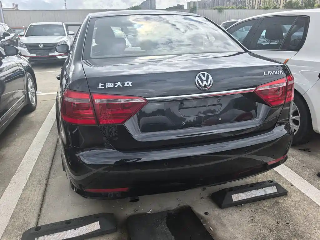 VOLKSWAGEN LAVIDA 2013