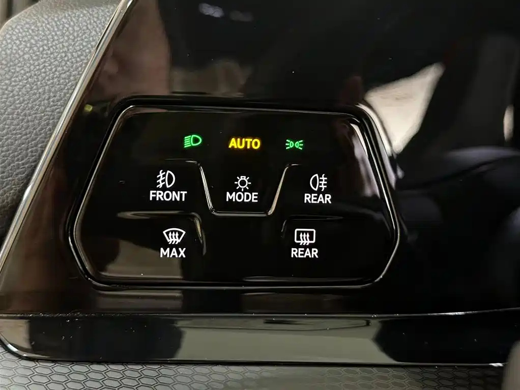 VOLKSWAGEN GOLF GTI 2024