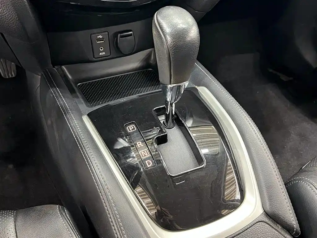 NISSAN X-TRAIL 2015