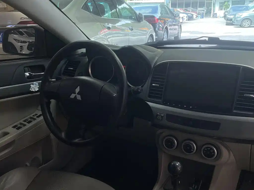 MITSUBISHI LANCER EX 2010