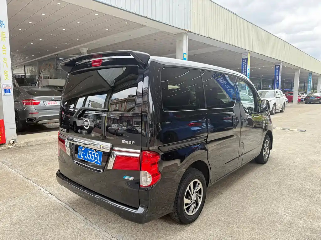 NISSAN NV200 2018