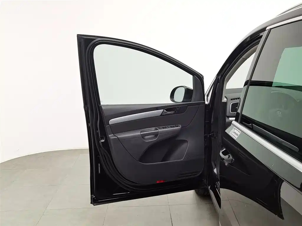 VOLKSWAGEN SHARAN 2016