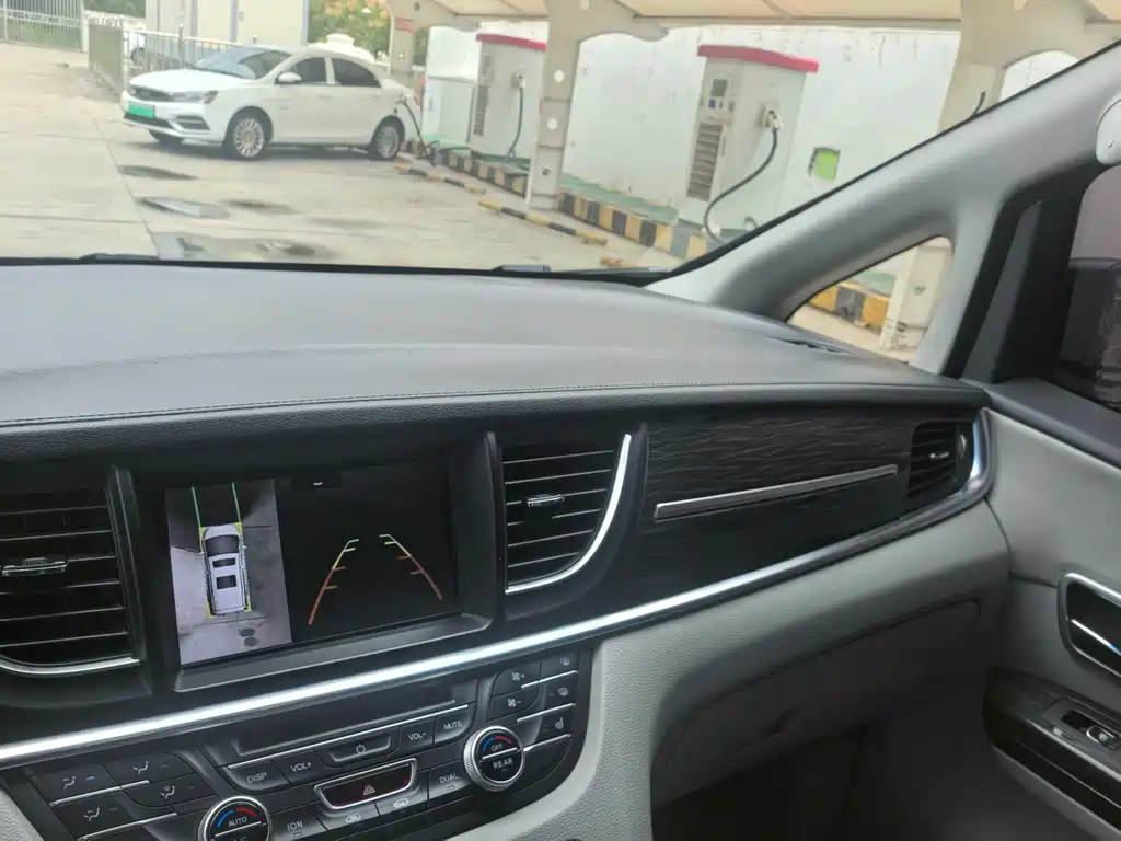 JAC REFINE M6 2018