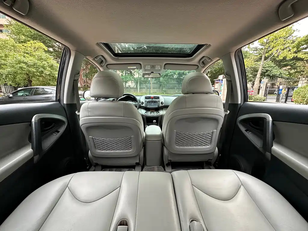 TOYOTA RAV4 RONGFANG 2011