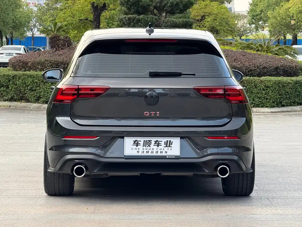 VOLKSWAGEN GOLF GTI 2023