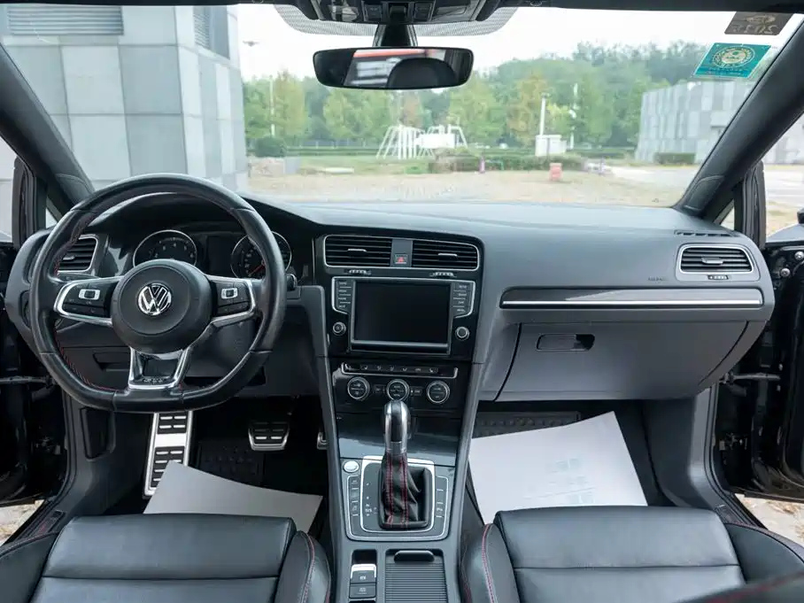 VOLKSWAGEN GOLF GTI 2016