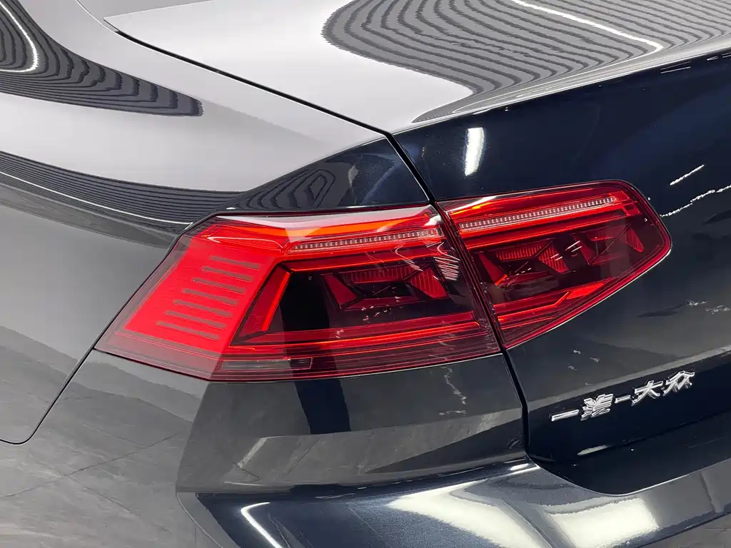 VOLKSWAGEN MAGOTAN 2022