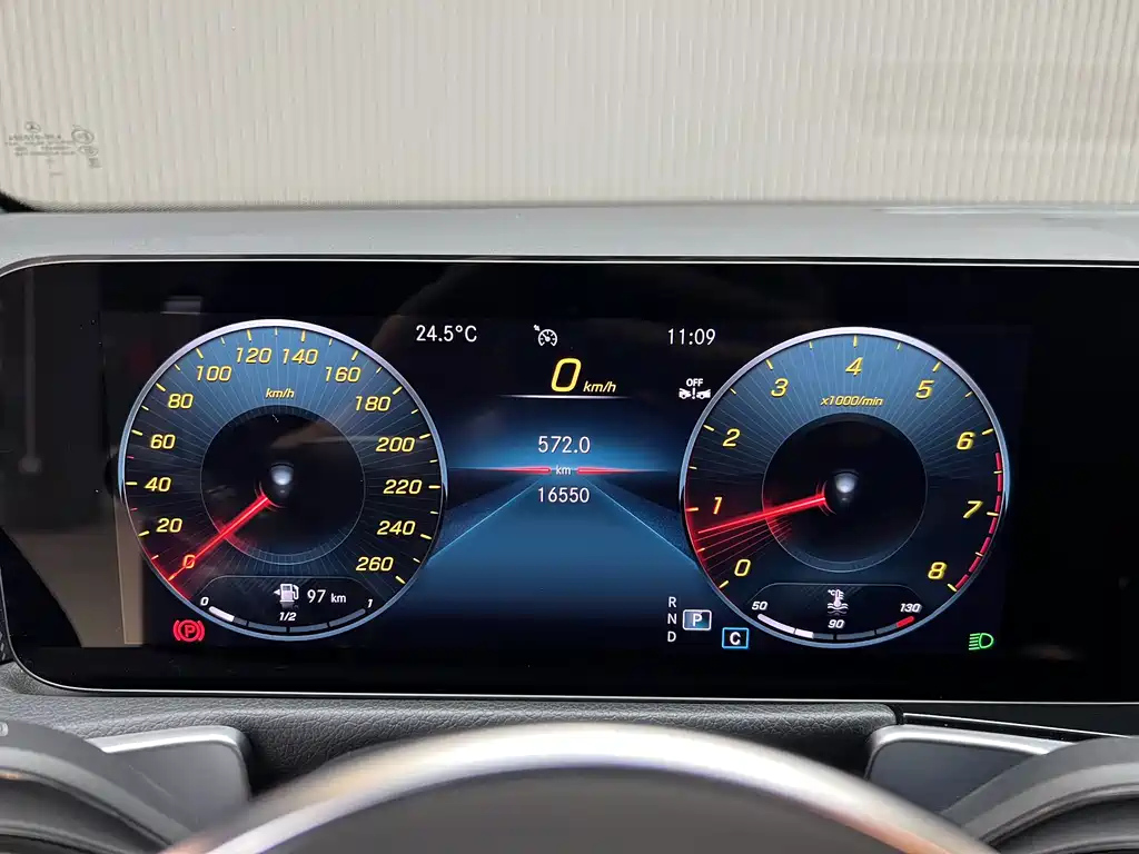 MERCEDES BENZ GLB 2024