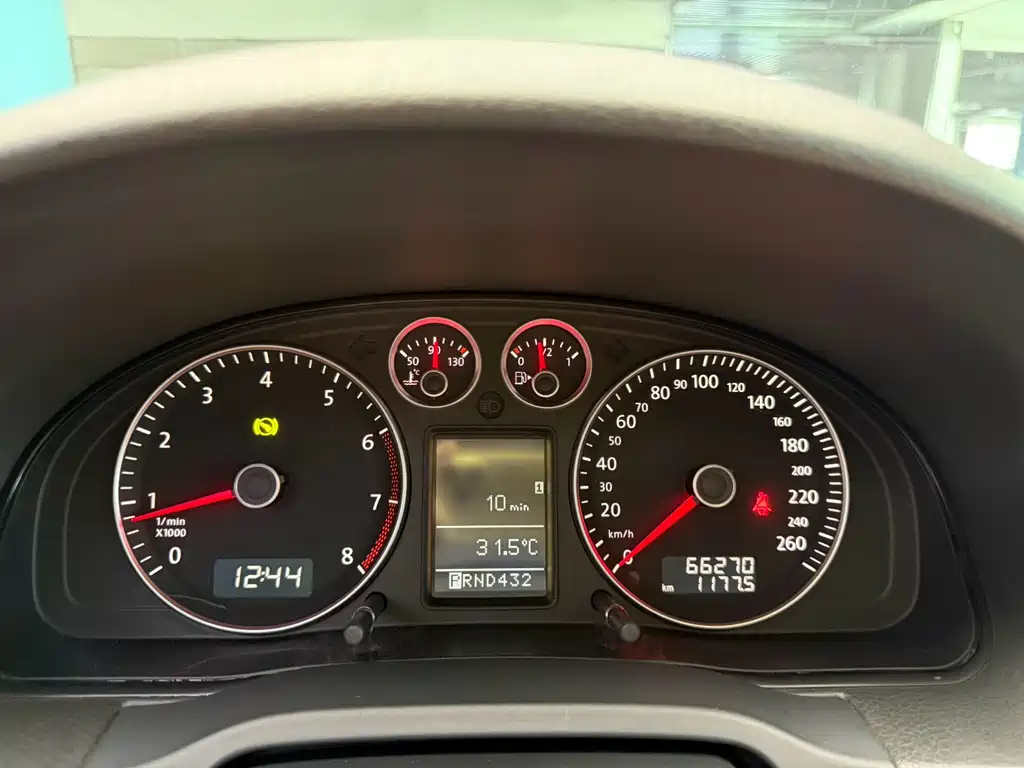 VOLKSWAGEN PASSAT LINGYU 2011