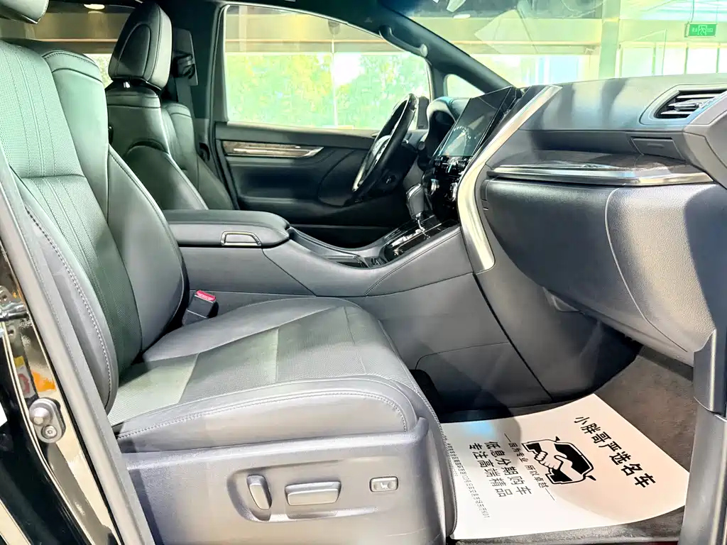 TOYOTA ALPHARD 2018