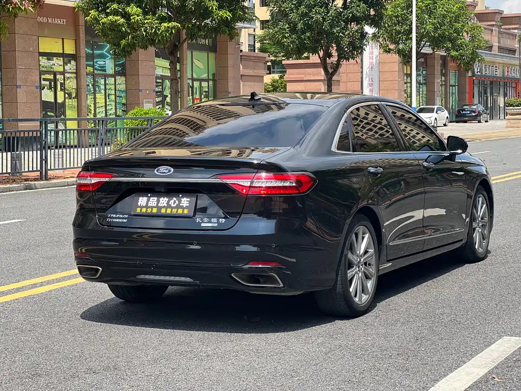 FORD TAURUS 2019