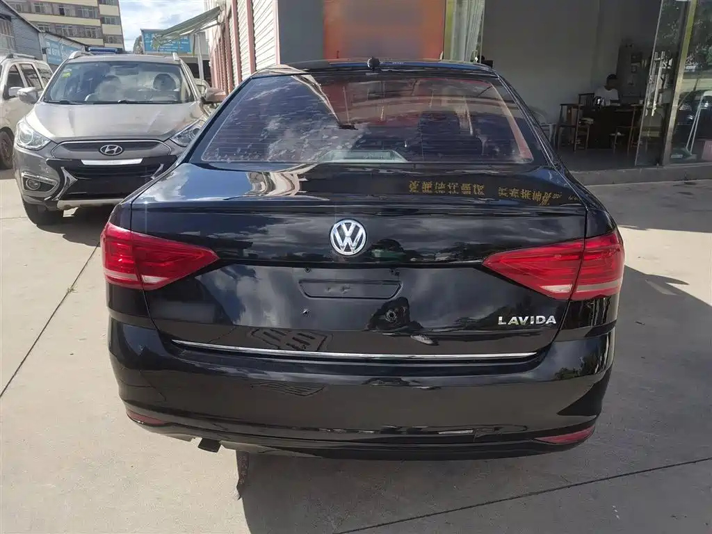 VOLKSWAGEN LAVIDA 2017