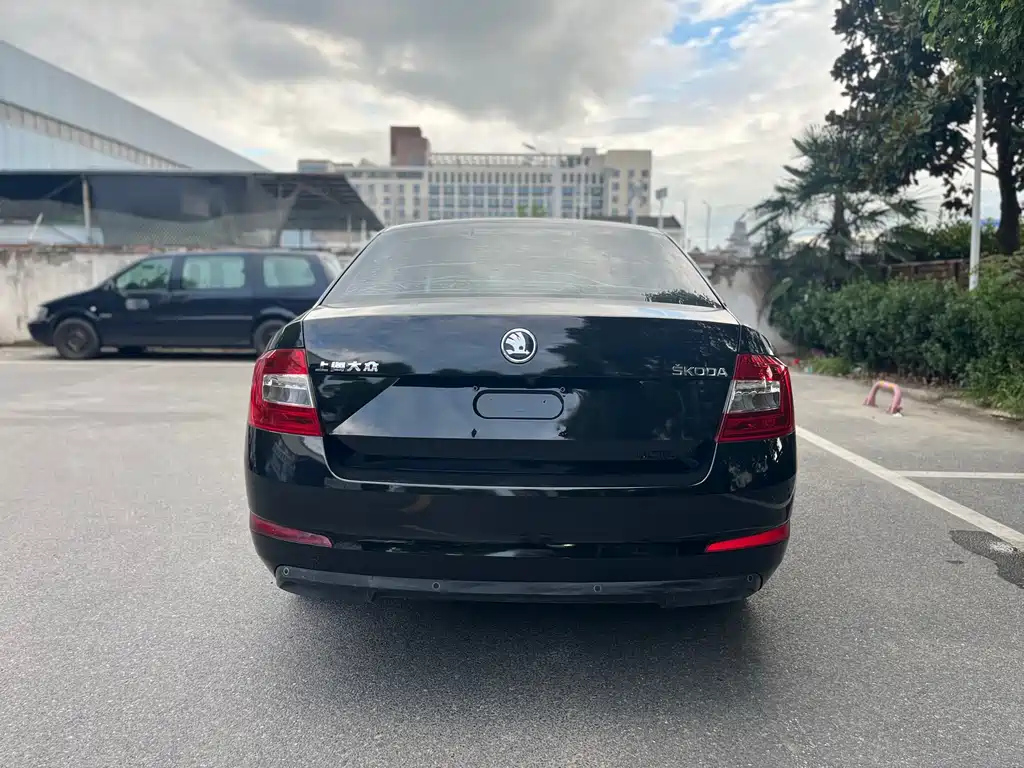 SKODA OCTAVIA 2015