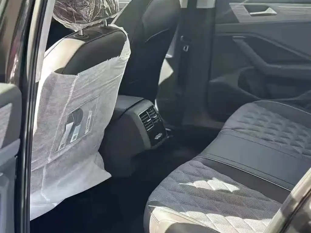 VOLKSWAGEN SAGITAR 2025