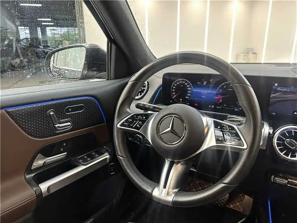 MERCEDES BENZ GLB 2024