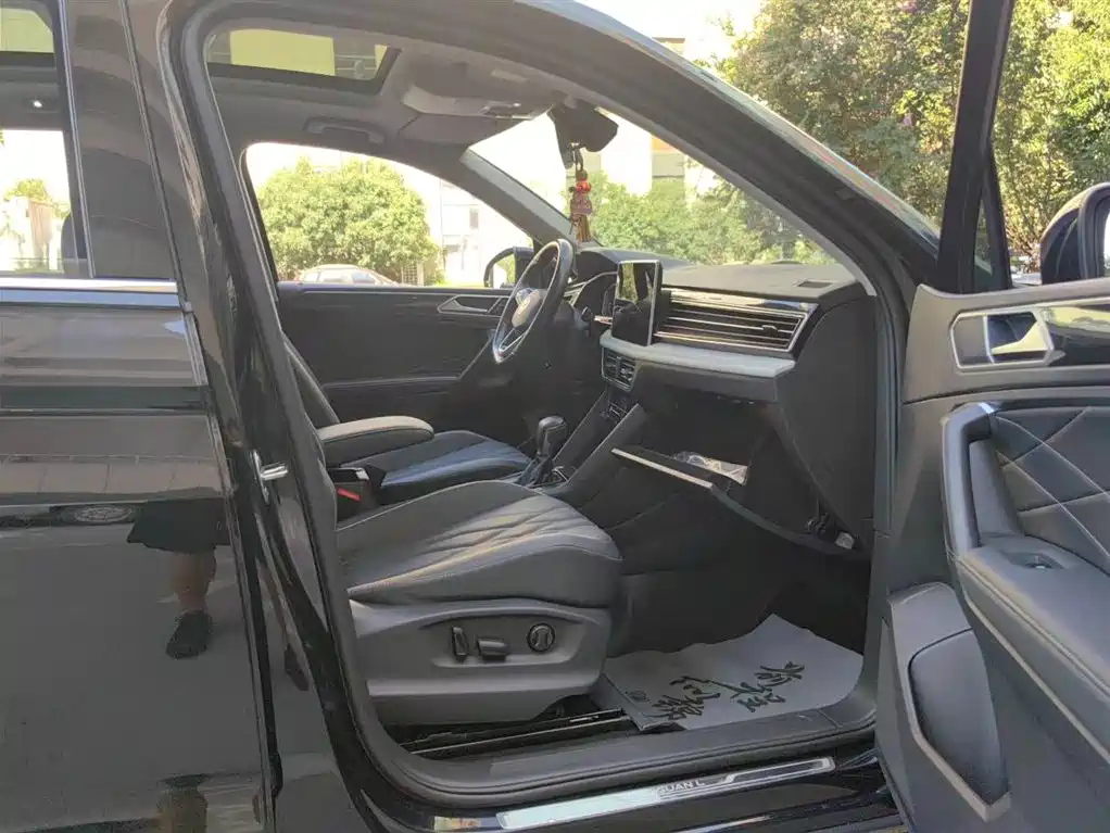 VOLKSWAGEN TIGUAN L 2022