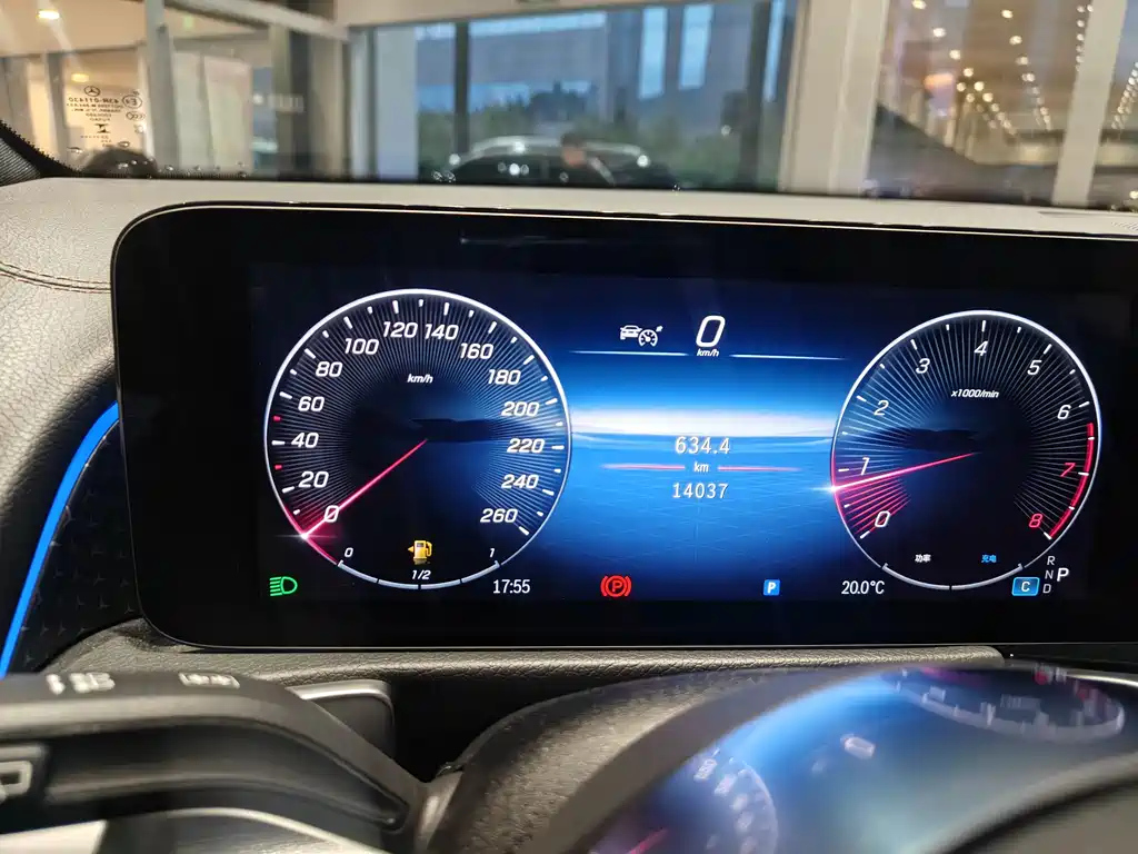 MERCEDES BENZ GLB 2023