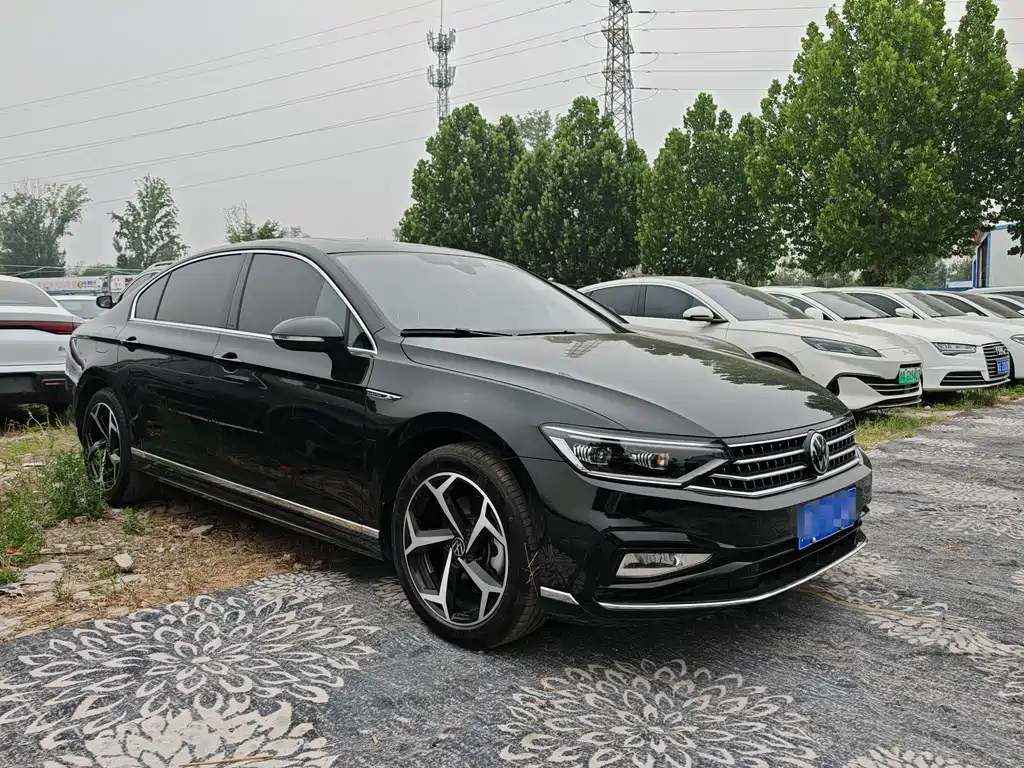 VOLKSWAGEN MAGOTAN 2023