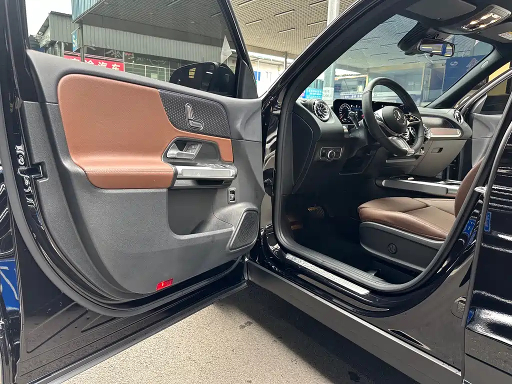 MERCEDES BENZ GLB 2025