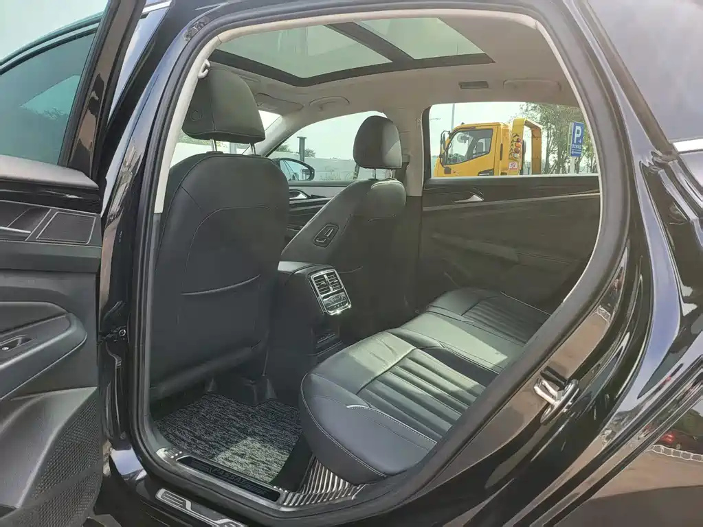 VOLKSWAGEN PASSAT 2022