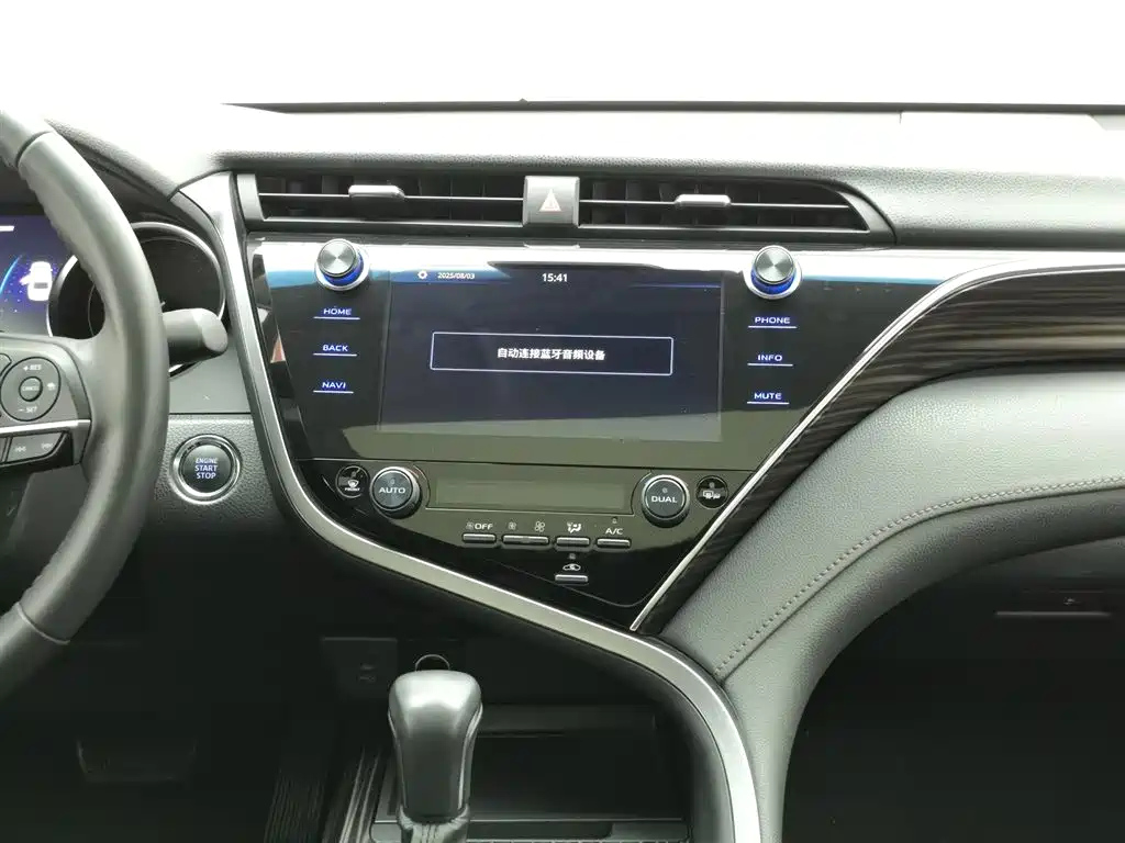 TOYOTA CAMRY 2019